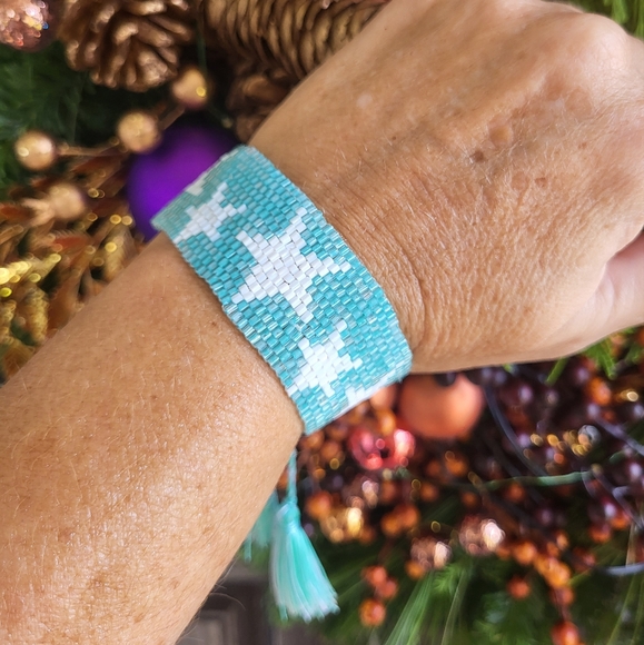 BRAND NEW STAR BRACELET THAT Glistens in the 🌞 sun - Picture 1 of 6